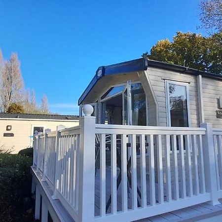 Family Breaks At Rockley Park With Prosecco And A Box Of Chocolates On Arrival Villa Poole Eksteriør bilde