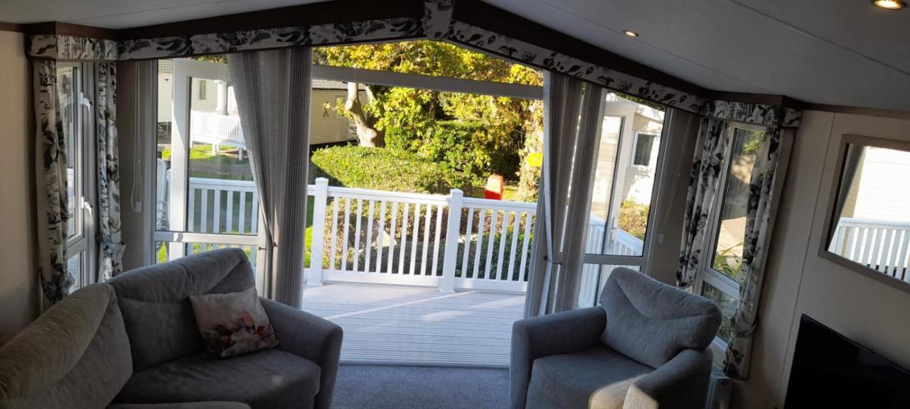 Family Breaks At Rockley Park With Prosecco And A Box Of Chocolates On Arrival Villa Poole Eksteriør bilde