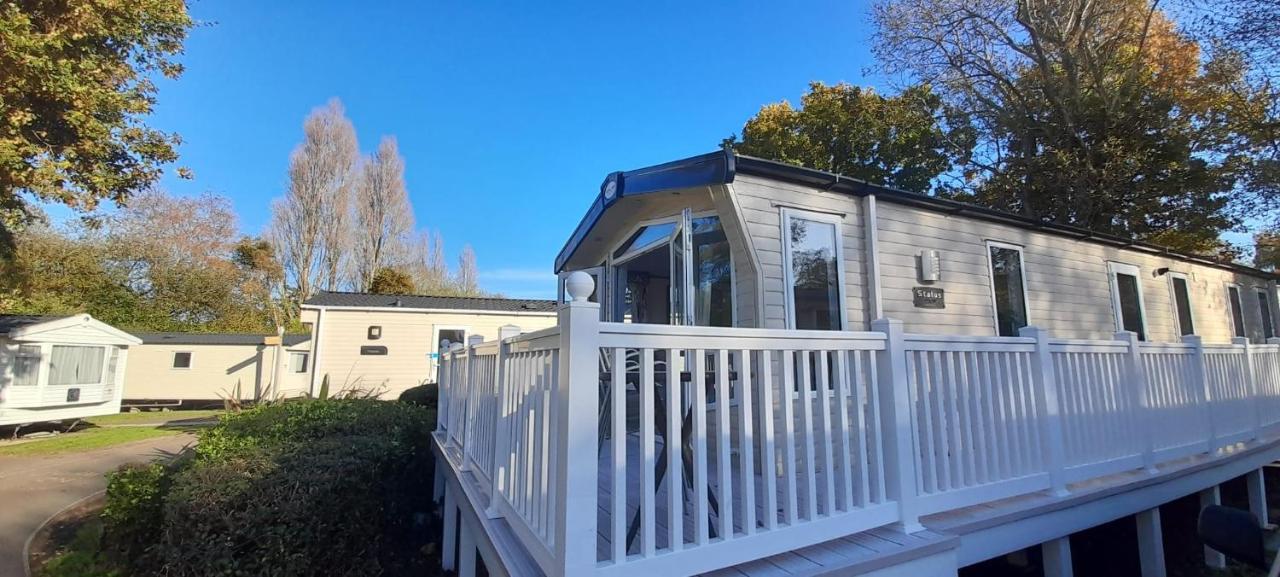 Family Breaks At Rockley Park With Prosecco And A Box Of Chocolates On Arrival Villa Poole Eksteriør bilde