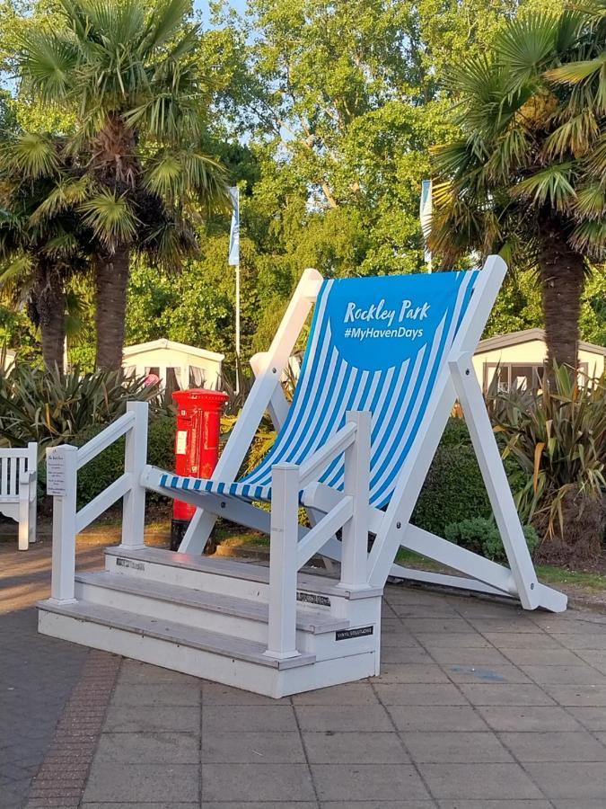 Family Breaks At Rockley Park With Prosecco And A Box Of Chocolates On Arrival Villa Poole Eksteriør bilde