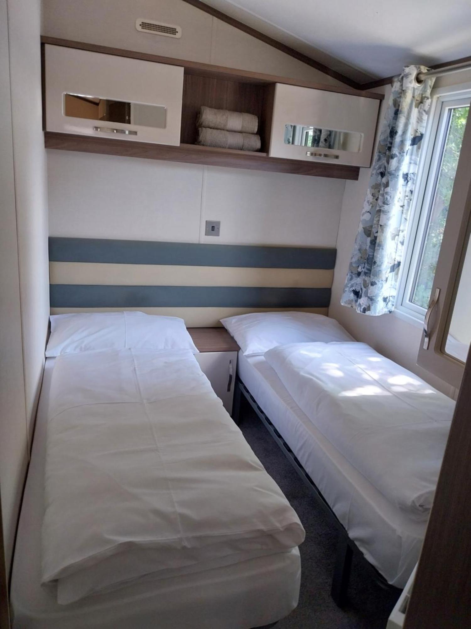 Family Breaks At Rockley Park With Prosecco And A Box Of Chocolates On Arrival Villa Poole Eksteriør bilde